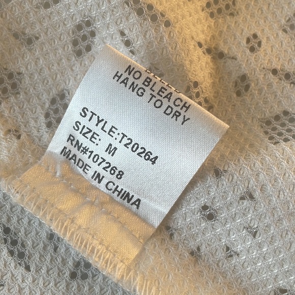 Gracia White Button Down Top with Geometric Design - Size Medium - Picture 10 of 12